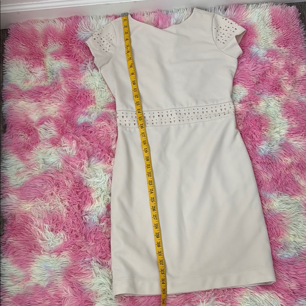 Elegant White Sheath Mini Dress with Cap Sleeves - Picture 7 of 8